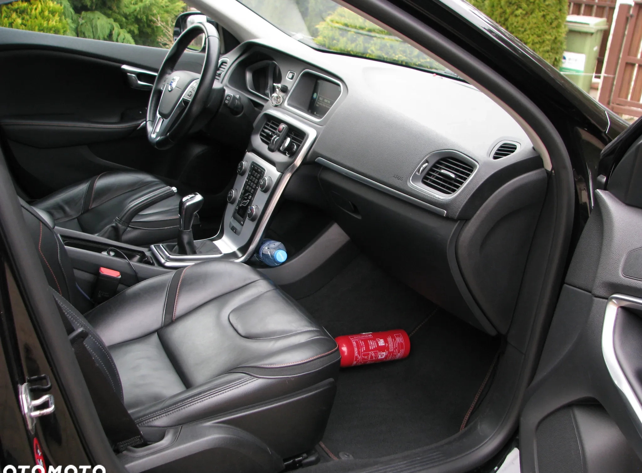 Volvo V40 cena 59900 przebieg: 110000, rok produkcji 2016 z Piotrków Trybunalski małe 301